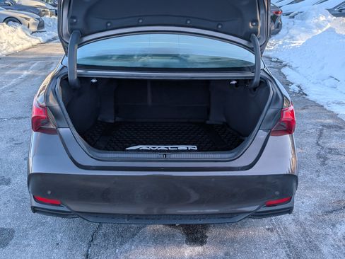 Used 2019 Toyota Avalon Limited image 13