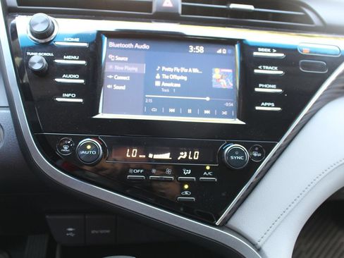 Used 2018 Toyota Camry XLE FWD image 30