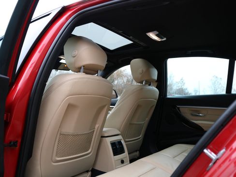 Used 2018 BMW 330i xDrive 330xi Sedan w/ Premium Package image 36