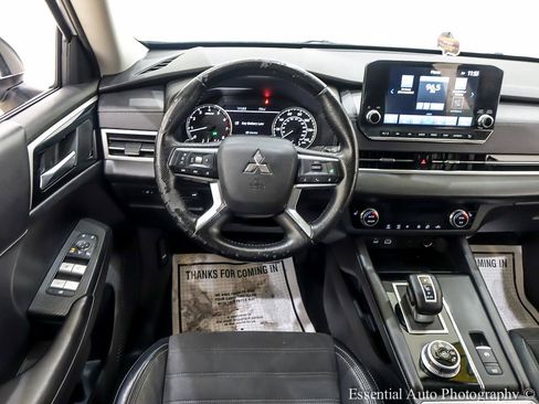 Used 2023 Mitsubishi Outlander SE FWD image 18