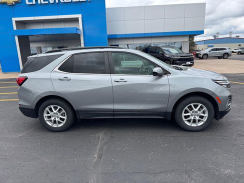 Used 2024 Chevrolet Equinox LT w/ LPO, Floor Liner Package AWD/4WD image 2