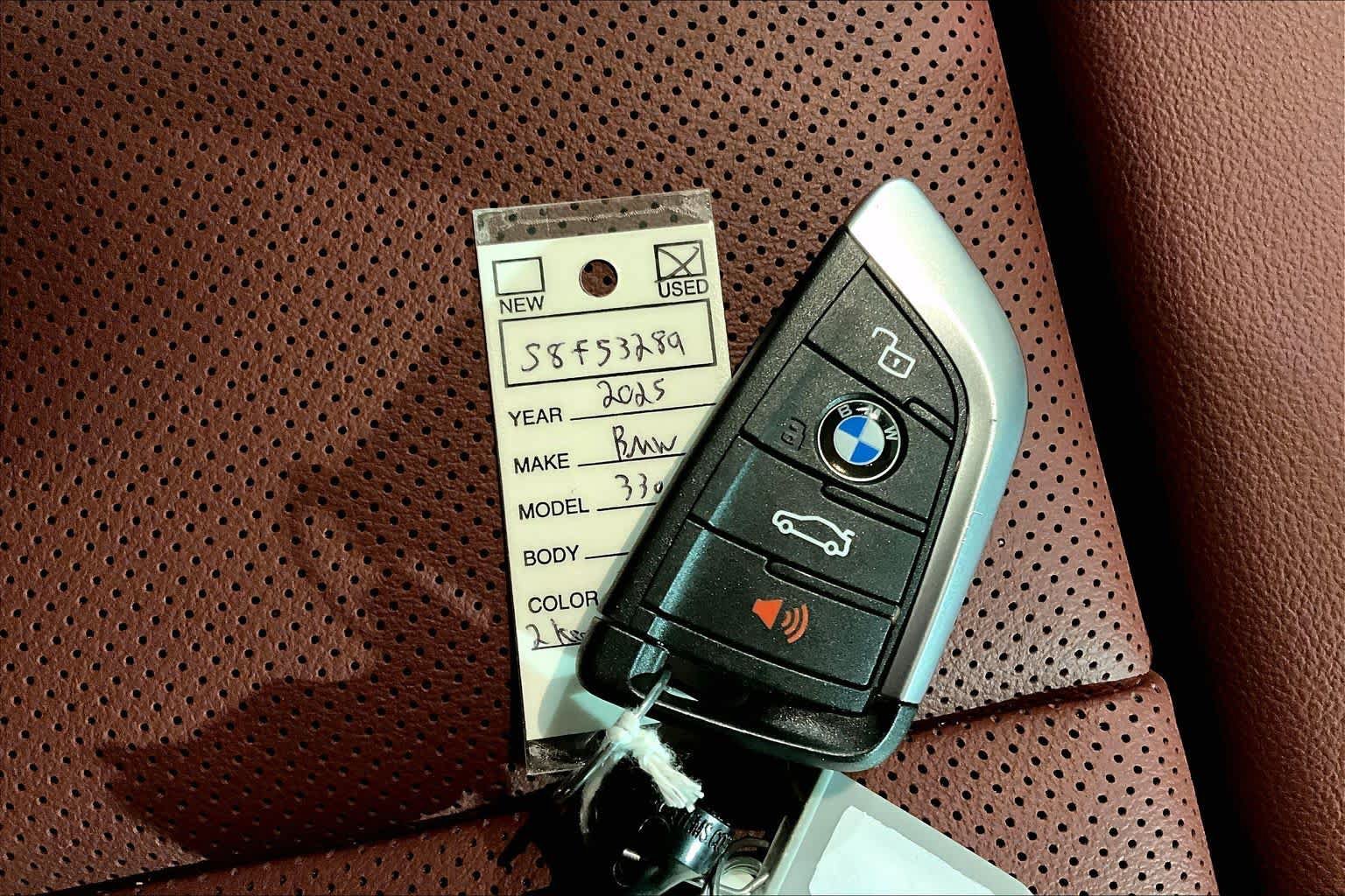 Used 2025 BMW 330i xDrive Sedan w/ Premium Package AWD/4WD image 14