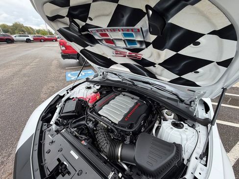 Used 2017 Chevrolet Camaro SS RWD image 28