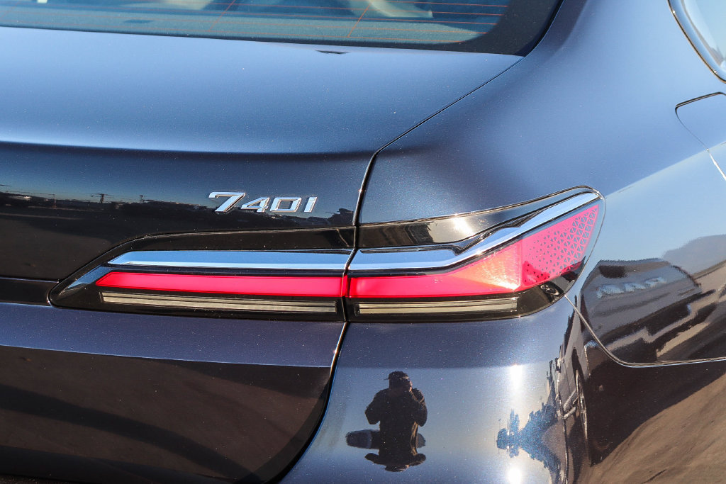 Used 2024 BMW 740i RWD image 10