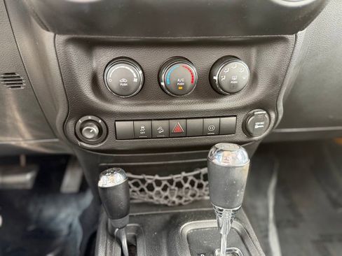 Used 2012 Jeep Wrangler Rubicon w/ PWR Convenience Group AWD/4WD image 16