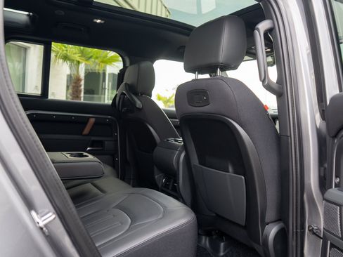 Used 2022 Land Rover Defender 110 X AWD/4WD image 25