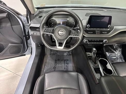Used 2023 Nissan Altima 2.5 SR FWD image 14