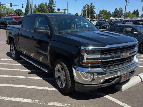 Used 2017 Chevrolet Silverado 1500 LT w/ LT Eassist Package AWD/4WD image 2