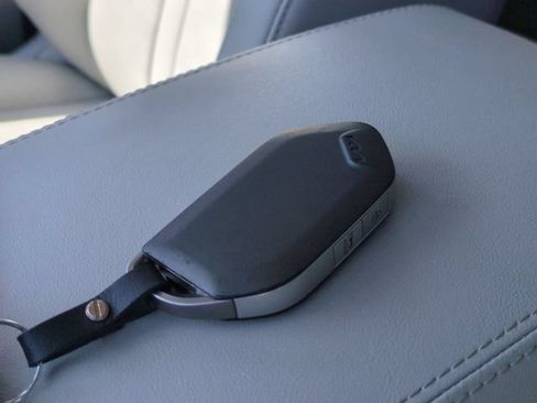 Certified 2025 Kia Sorento S w/ Panoramic Sunroof Package FWD image 35