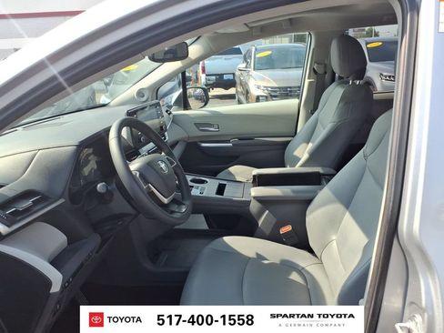 Used 2023 Toyota Sienna XLE w/ XLE Plus Package AWD/4WD image 13
