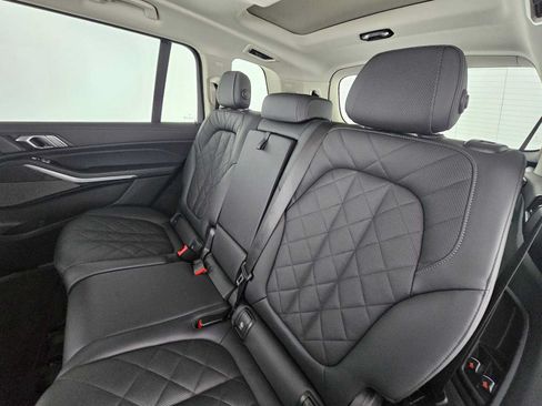 Used 2025 BMW X7 xDrive40i AWD/4WD image 19