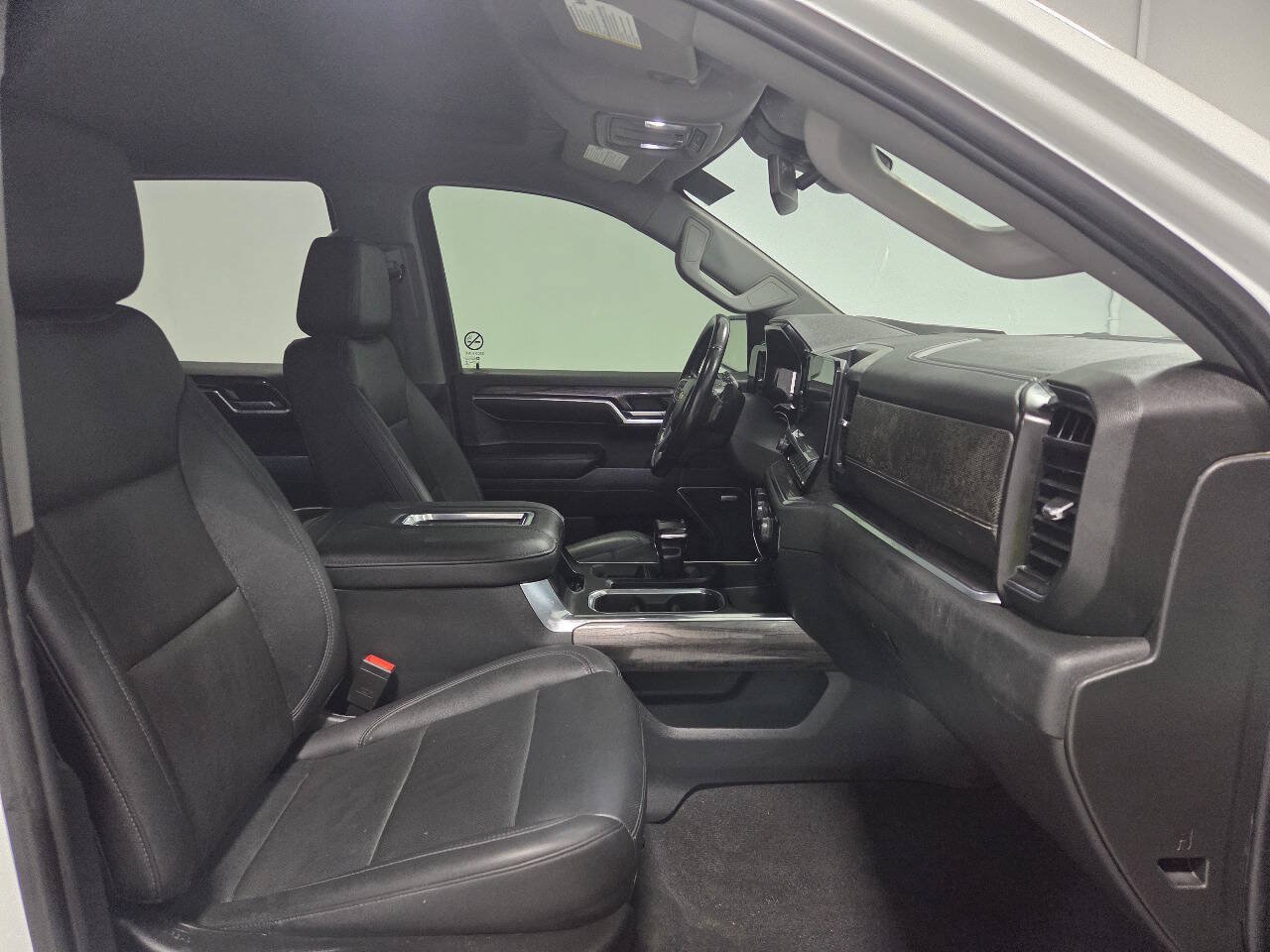 Used 2022 Chevrolet Silverado 1500 LTZ w/ Z71 Off-Road Package AWD/4WD image 18