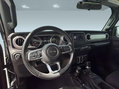 Used 2020 Jeep Wrangler Unlimited Sahara AWD/4WD image 4