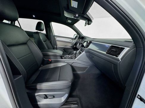 Used 2023 Volkswagen Atlas Cross Sport SEL image 29