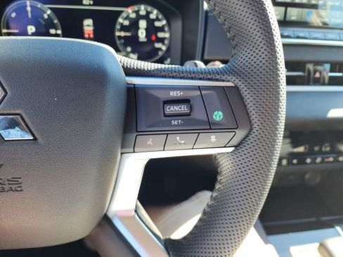 Used 2023 Mitsubishi Outlander SE image 27