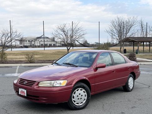 Used 1998 Toyota Camry LE image 1