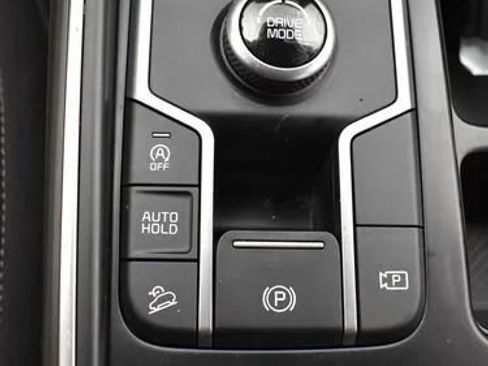 Used 2024 Kia Sorento LX image 34