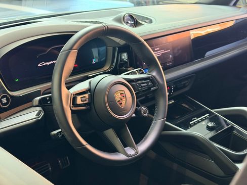 Certified 2025 Porsche Cayenne GTS AWD/4WD image 3