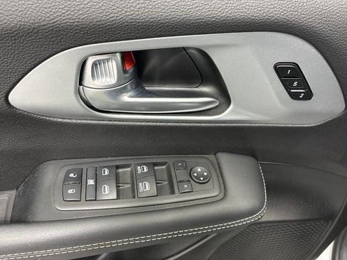 Certified 2024 Chrysler Pacifica Touring-L w/ S Appearance Package AWD/4WD image 21