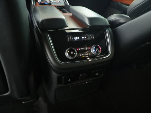 Used 2020 Lincoln Navigator 2WD image 25