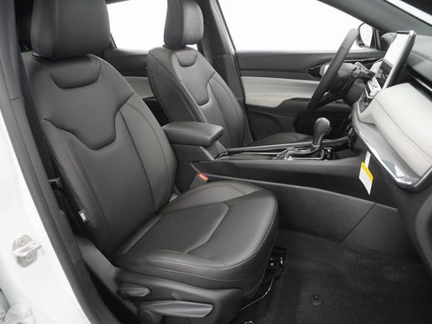 Certified 2024 Jeep Compass Limited w/ Sun and Sound Group image 44