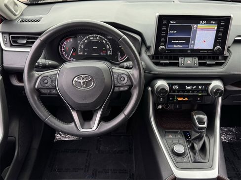 Used 2021 Toyota RAV4 Limited image 10
