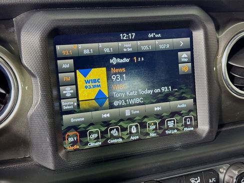 Used 2019 Jeep Wrangler Unlimited Sahara AWD/4WD image 14