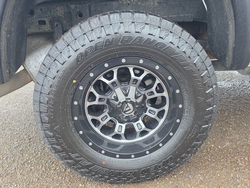 Used 2017 RAM 2500 Tradesman w/ Chrome Appearance Group image 28