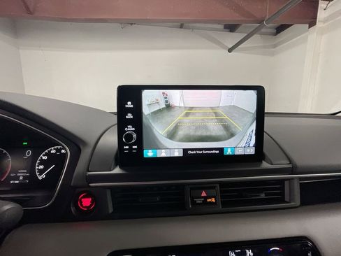 Used 2025 Honda Pilot EX-L image 8