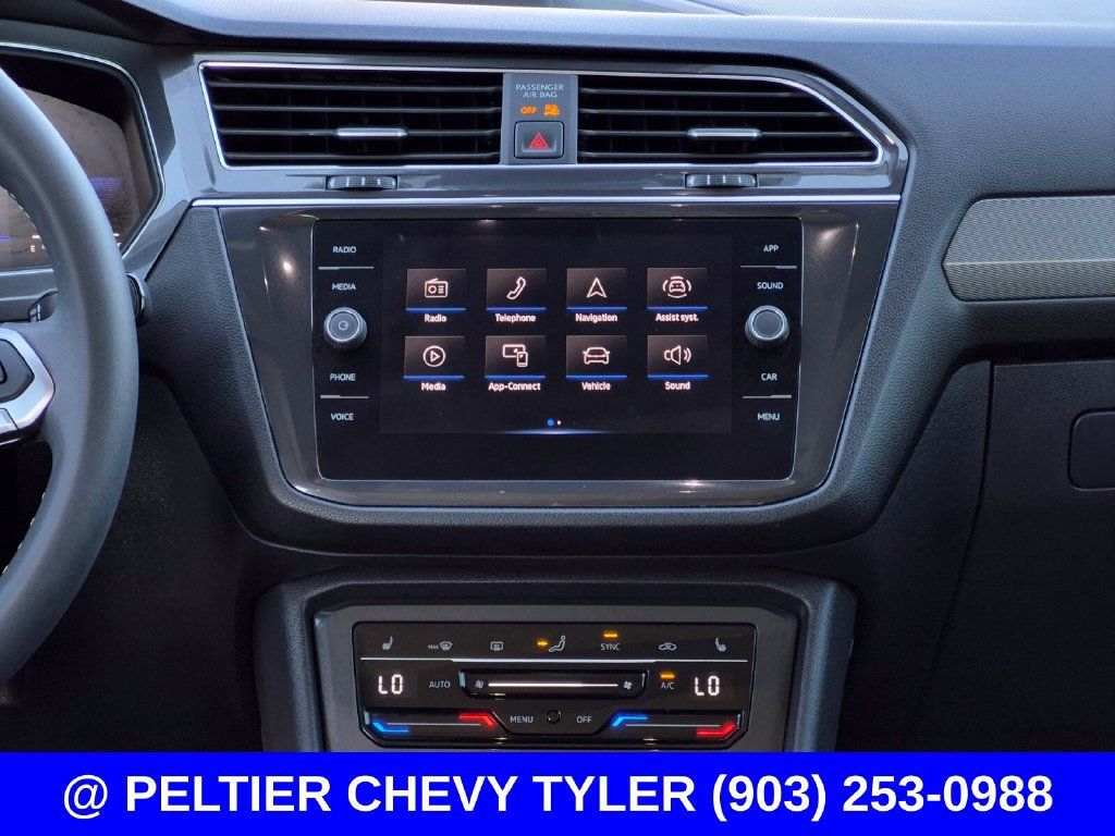 Used 2023 Volkswagen Tiguan SE w/ Panoramic Sunroof Package FWD image 39