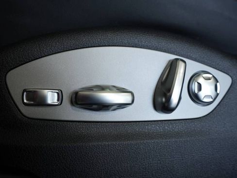 New 2025 Porsche Macan Turbo image 33