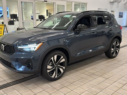 New 2026 Volvo XC40 B5 Ultra w/ Protection Package Premier image 9