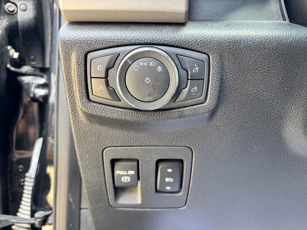 Used 2019 Ford F150 Lariat w/ Trailer Tow Package AWD/4WD image 15
