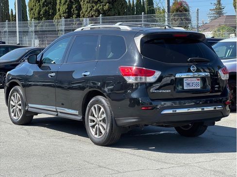 Used 2015 Nissan Pathfinder SL FWD image 6