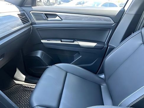Used 2020 Volkswagen Atlas Cross Sport SE w/ Towing Package AWD/4WD image 37