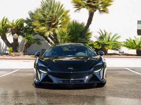 Used 2025 McLaren Artura image 2