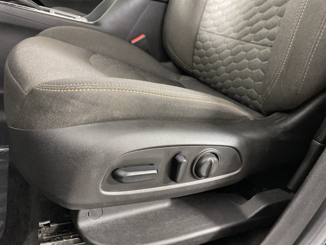 Used 2019 Chevrolet Equinox LT FWD image 18