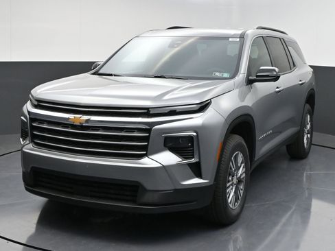 New 2026 Chevrolet Traverse LT w/ Driver Confidence Package FWD image 3