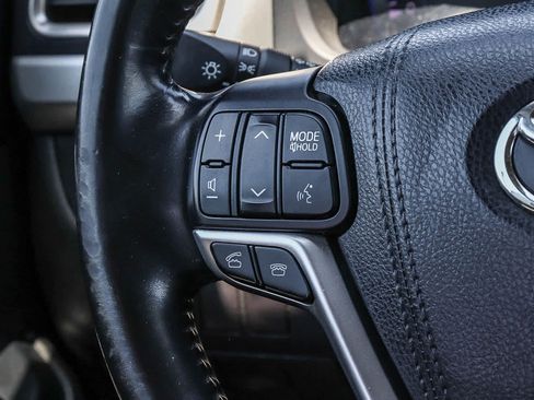 Used 2016 Toyota Highlander XLE FWD image 19