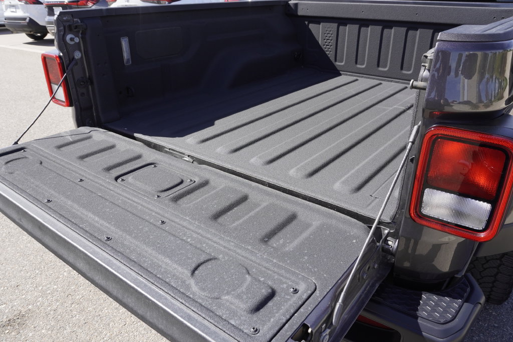 Used 2025 Jeep Gladiator Sport AWD/4WD image 32