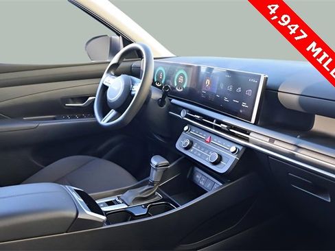 Used 2025 Hyundai Tucson SE image 19