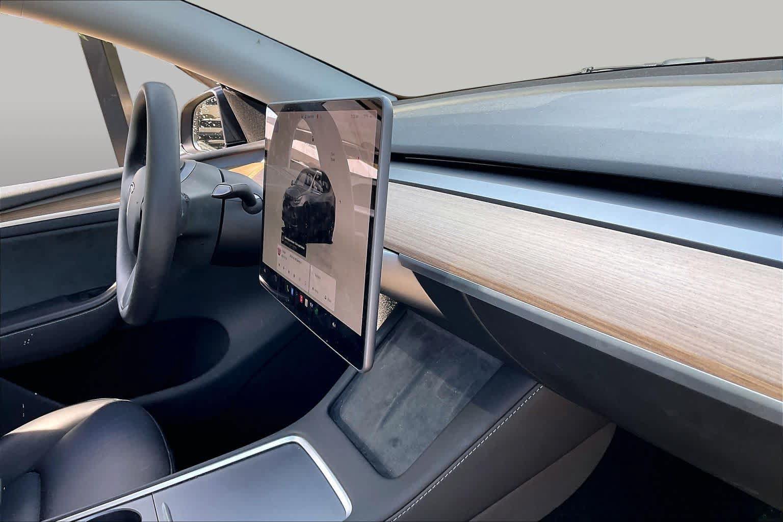 Used 2024 Tesla Model Y Performance AWD/4WD image 18
