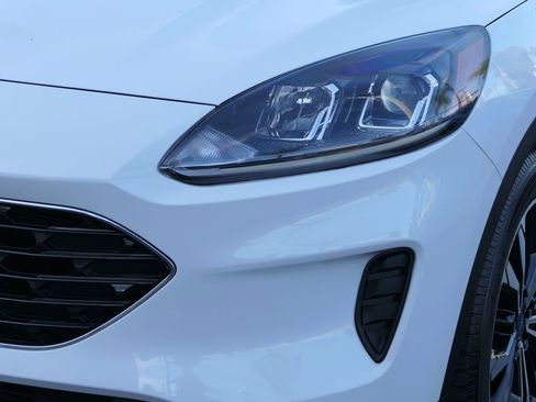 Used 2022 Ford Escape SE w/ SE Sport Appearance Package image 10