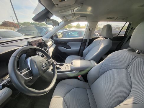 Used 2023 Toyota Highlander LE image 10