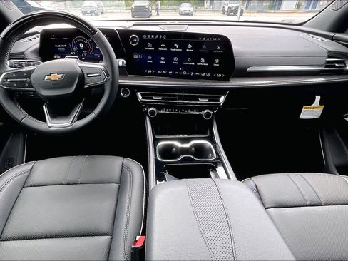 New 2026 Chevrolet Traverse High Country w/ LPO, Floor Liner Package FWD image 5
