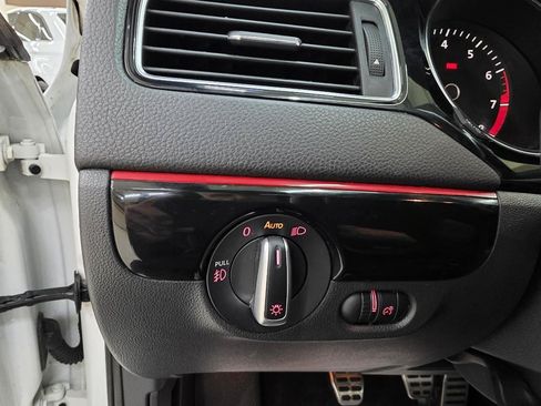 Used 2017 Volkswagen Jetta GLI FWD image 35