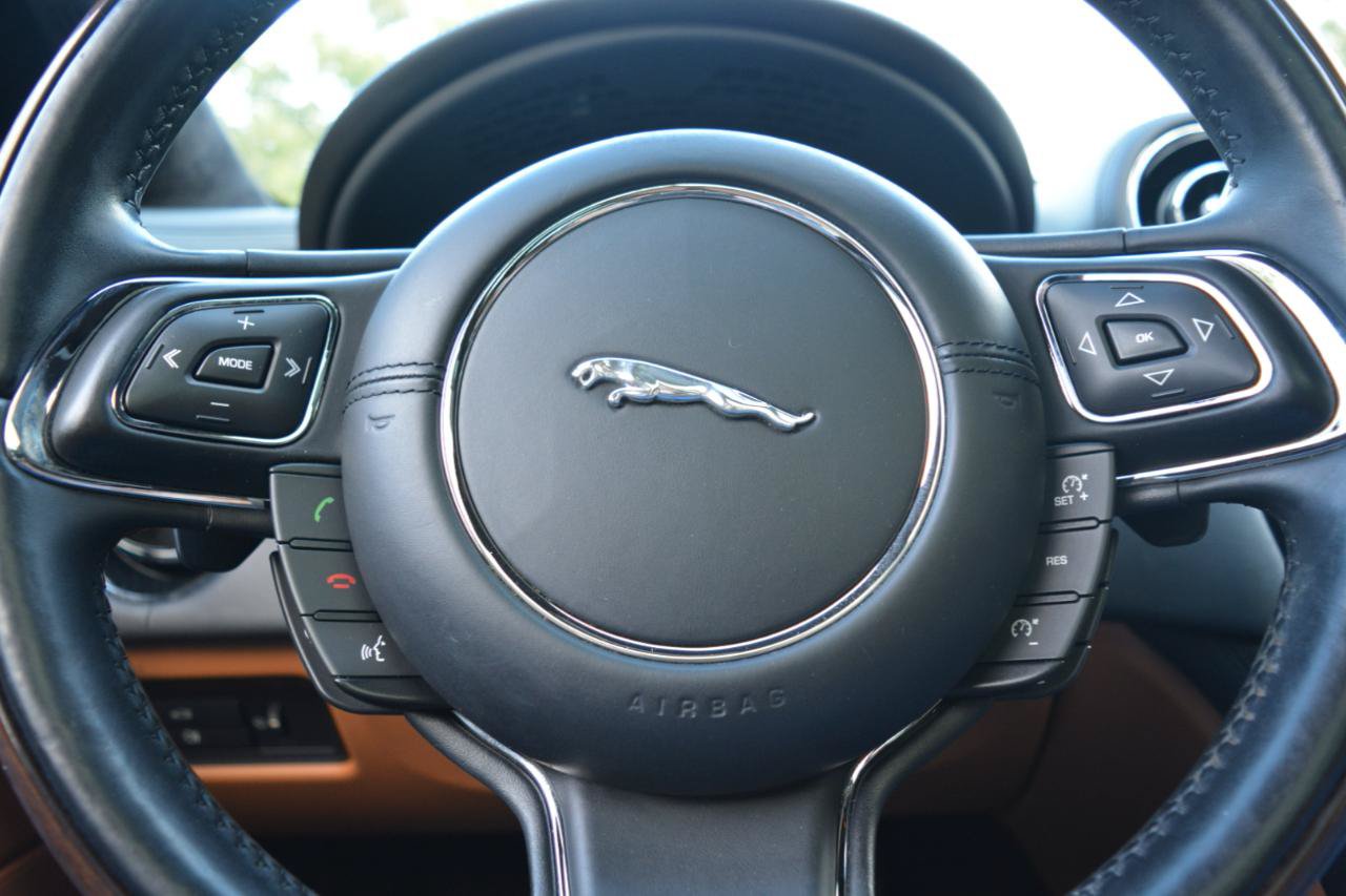 Used 2016 Jaguar XJ L Portfolio RWD image 21