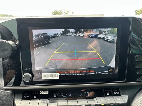 Used 2025 Toyota Camry SE w/ Convenience Package image 11