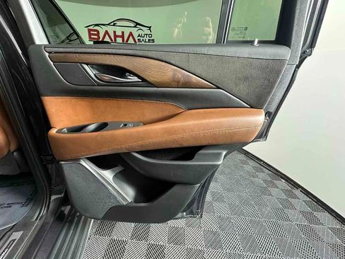 Used 2017 Cadillac Escalade Luxury AWD/4WD image 27