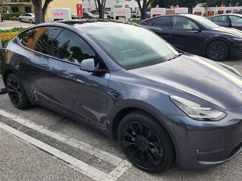 Used 2022 Tesla Model Y Long Range AWD/4WD image 8